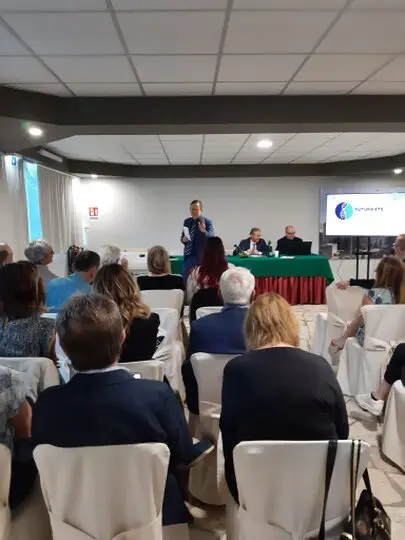 Il Prof. Dragonetti Emanuele durante il Suo intervento sulla dermatologia e microscopia confocale all'evento organizzato dalla Fondazione Futura ETS 