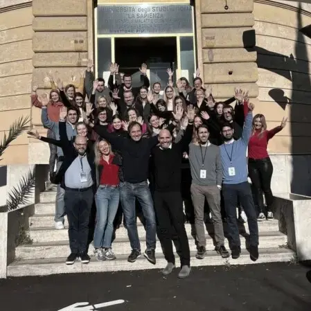 foto di gruppo dei partecipanti al corso "Esperto Base nella Microscopia Confocale"